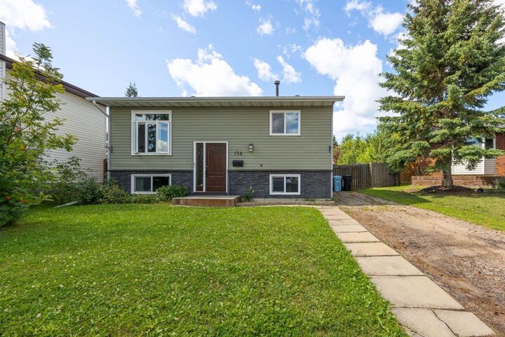 Property Photo: 134 Farrell Bay AB T9K 1N8