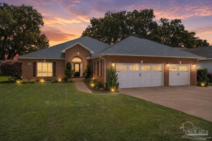 Property Photo: 5438 Southlake Dr FL 32571