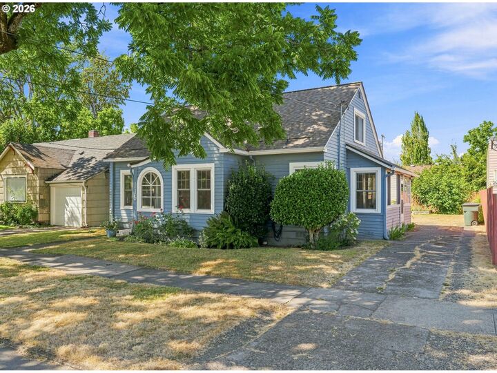 Property Photo:  115 NW 9th St  OR 97128 