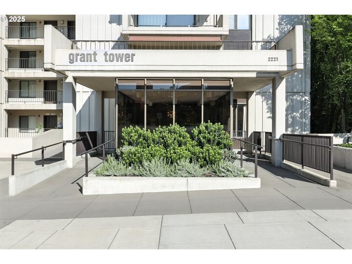 Property Photo: 2221 SW 1st Ave 1623 OR 97201