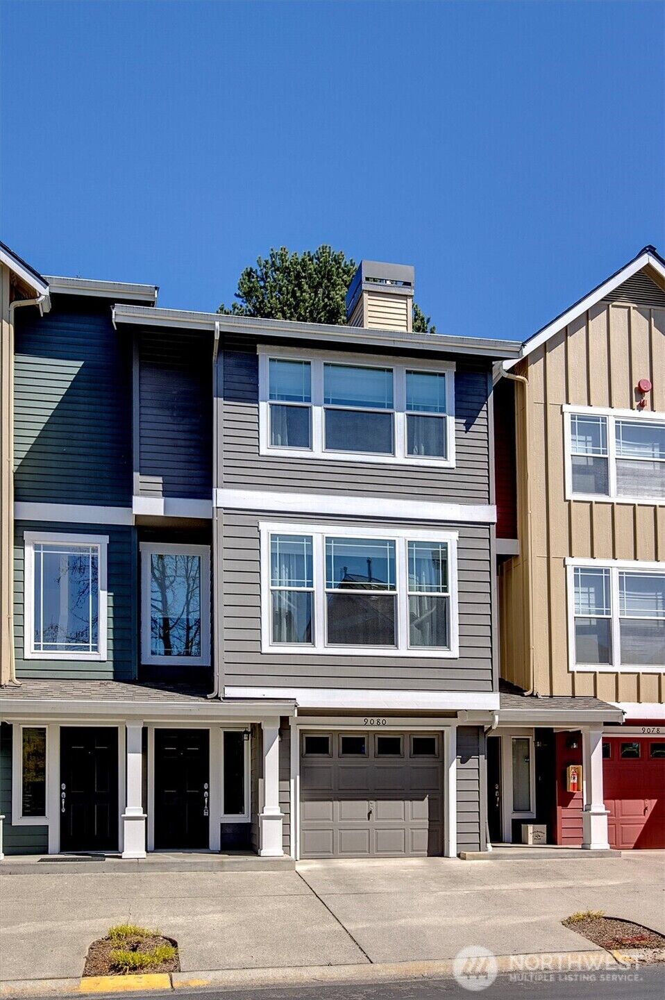 Property Photo: 9080 162nd Place NE 2202 WA 98052