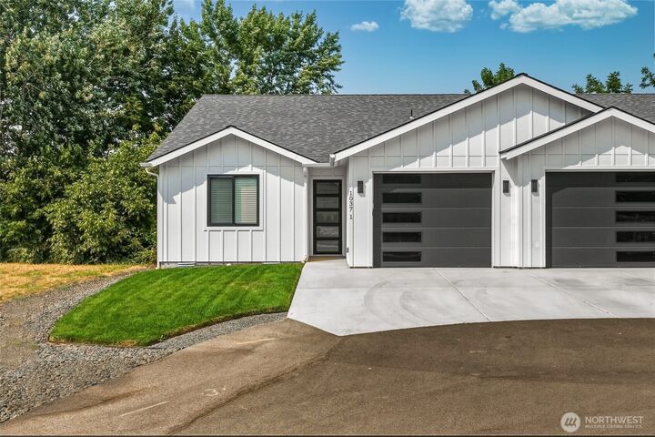 Property Photo: 1037 SE Date Avenue 1 WA 99324