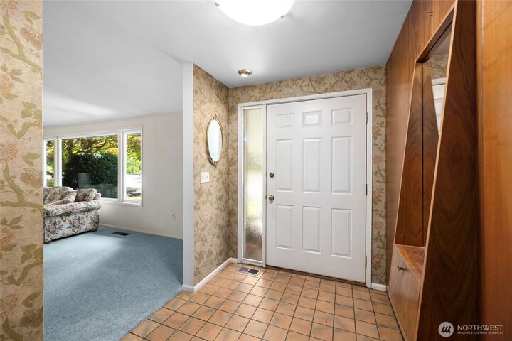 Property Photo:  300  Claremont Place  WA 98274 