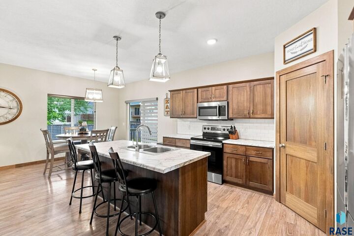 Property Photo:  2327 N Main St  SD 57064 