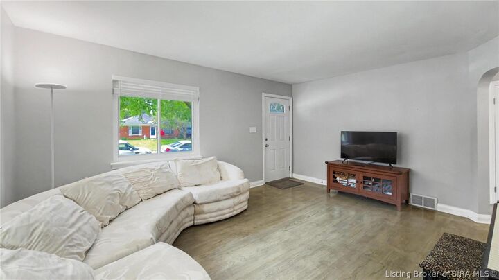 Property Photo: 906 Morris Avenue IN 47130