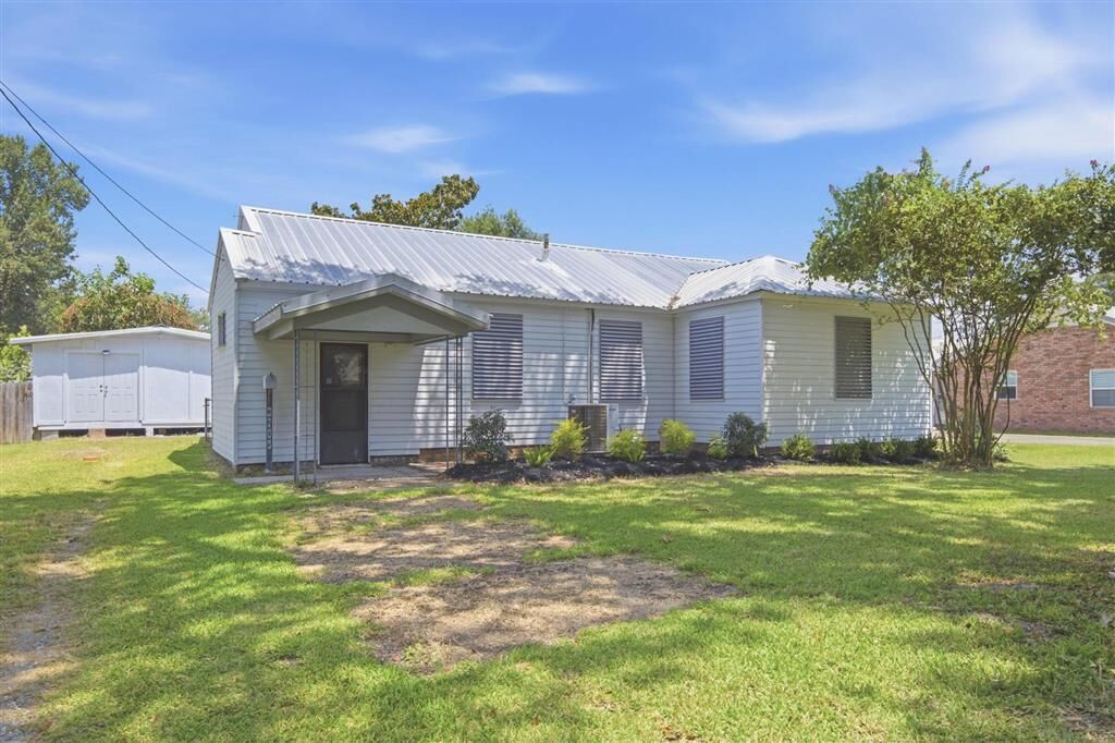 Property Photo:  3705 Vanderbilt Street  LA 70607 