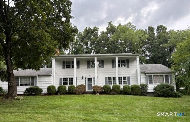 Property Photo: 5 Grand Place CT 06470
