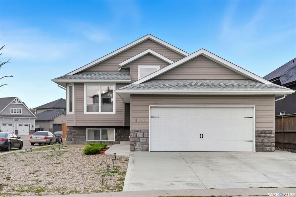 Property Photo:  455 Hastings Crescent  SK S7V 0C8 