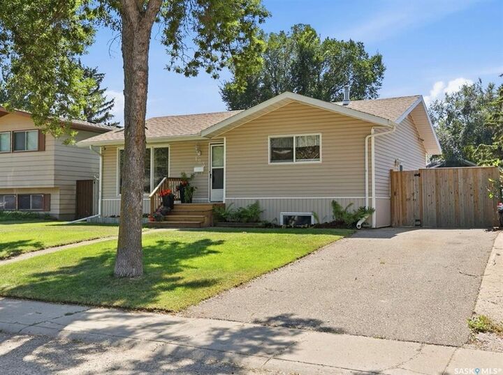 Property Photo:  123 Appleby Drive  SK S7M 4B4 