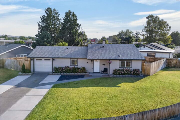 Property Photo:  1321 W 3rd Ave  WA 99336 