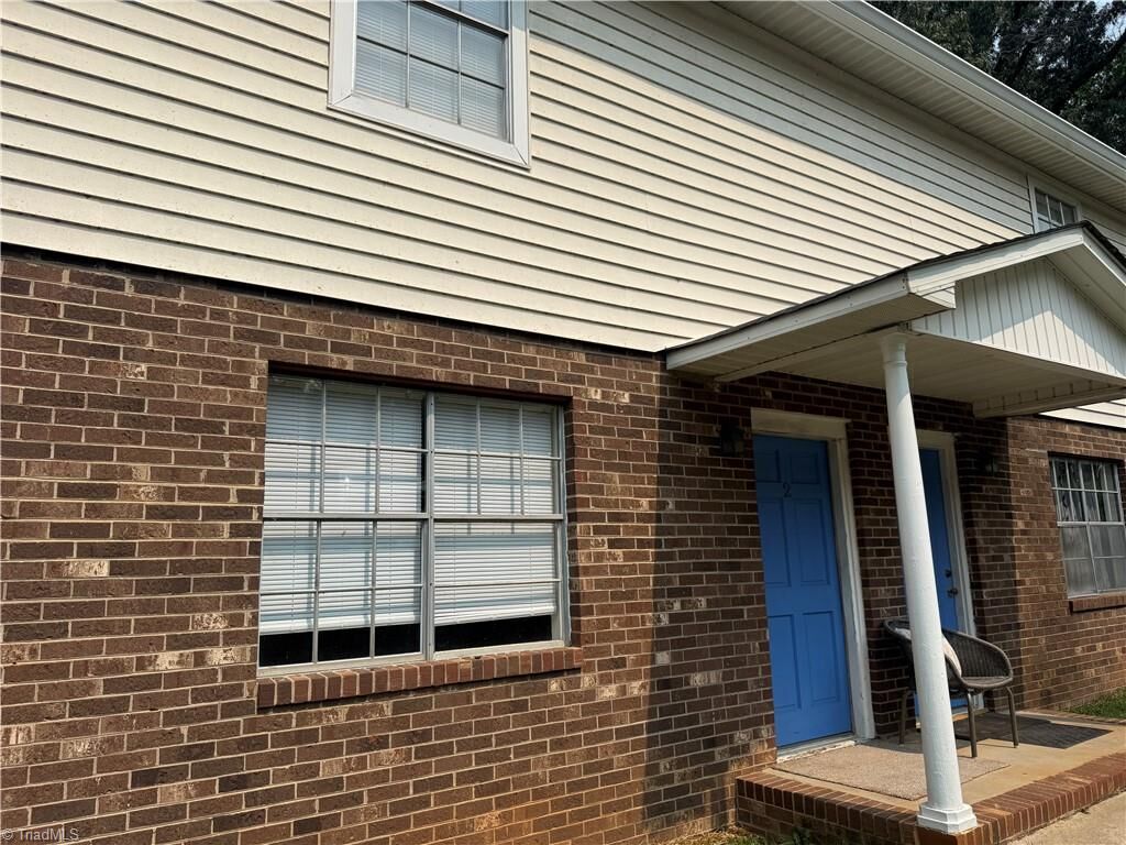 Property Photo:  506 Summit Street  NC 27025 
