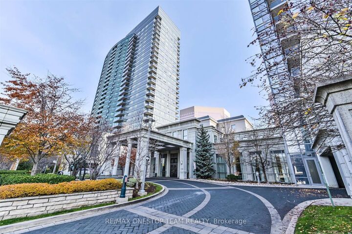 Photo de la propriété:  15 Greenview Avenue 2514  ON M2M 4M7 