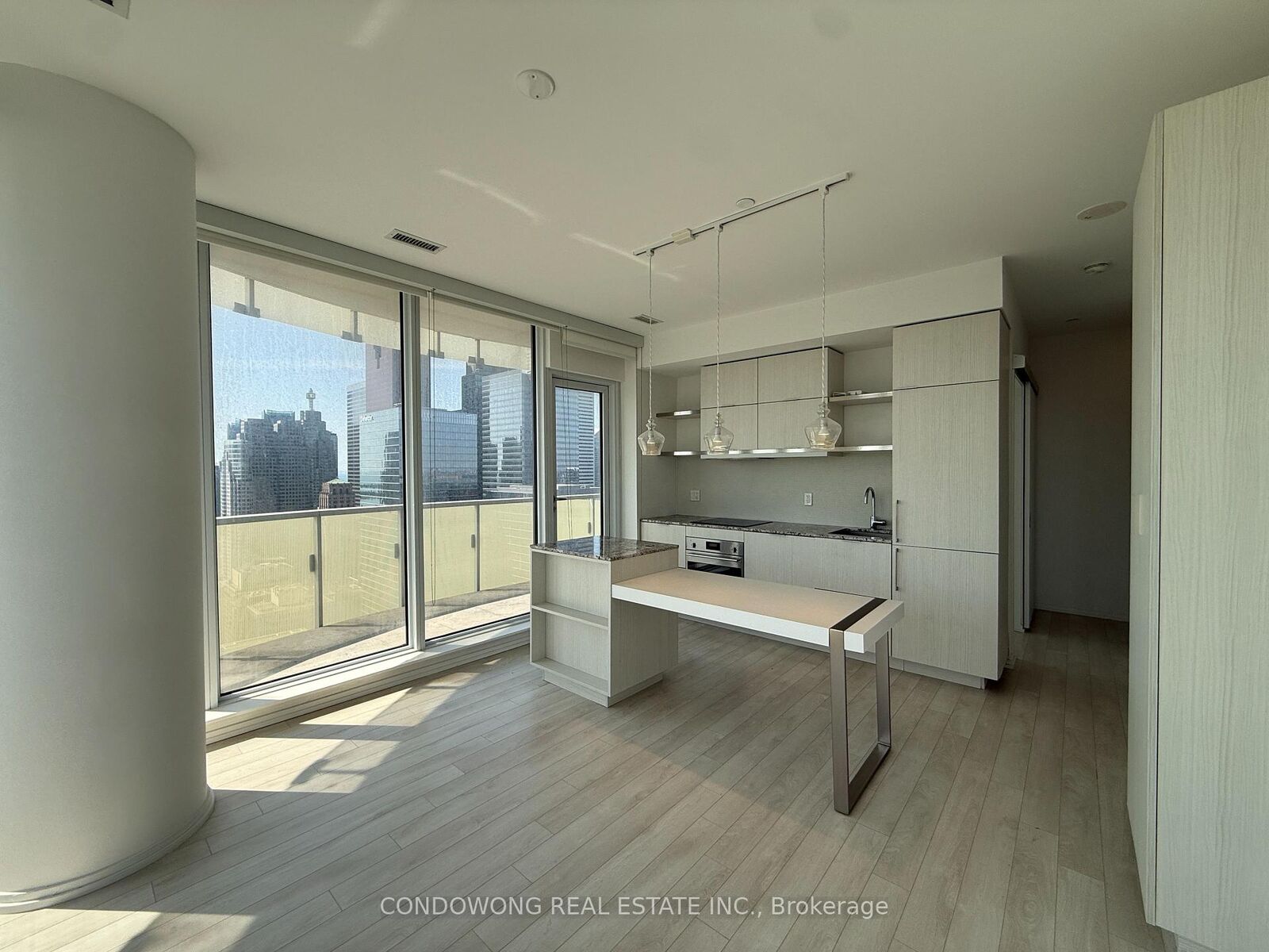 Property Photo: 197 Yonge Street 4505 ON M5B 0C1