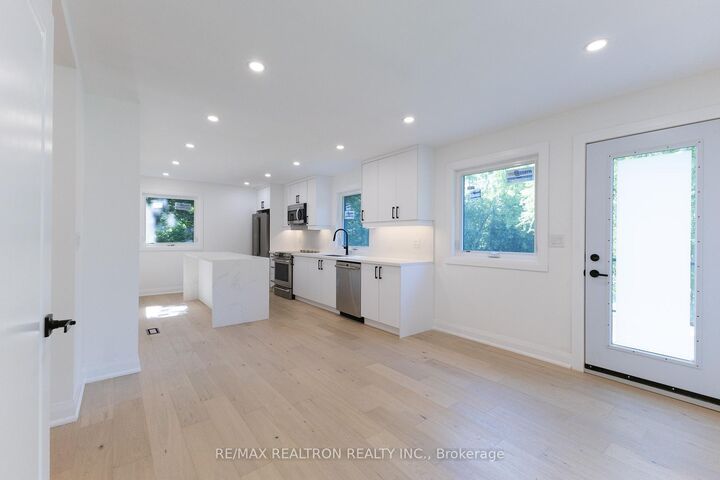 30 Morton Avenue — photo 1