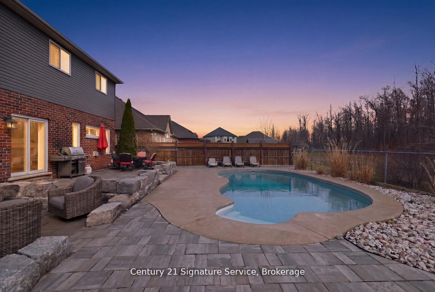 Property Photo:  654 Brian Street  ON L2A 6W2 