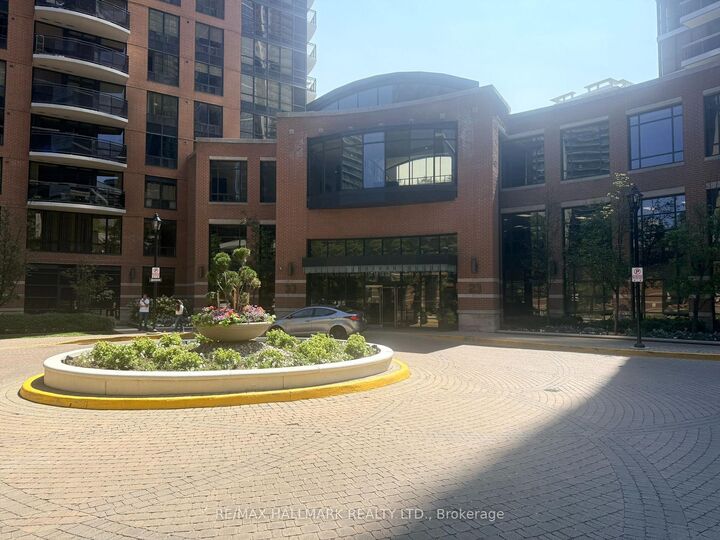 23 Sheppard Avenue E 2011 — photo 1