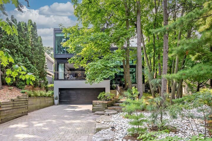 Property Photo: 54 Raymar Place ON L6J 6M1