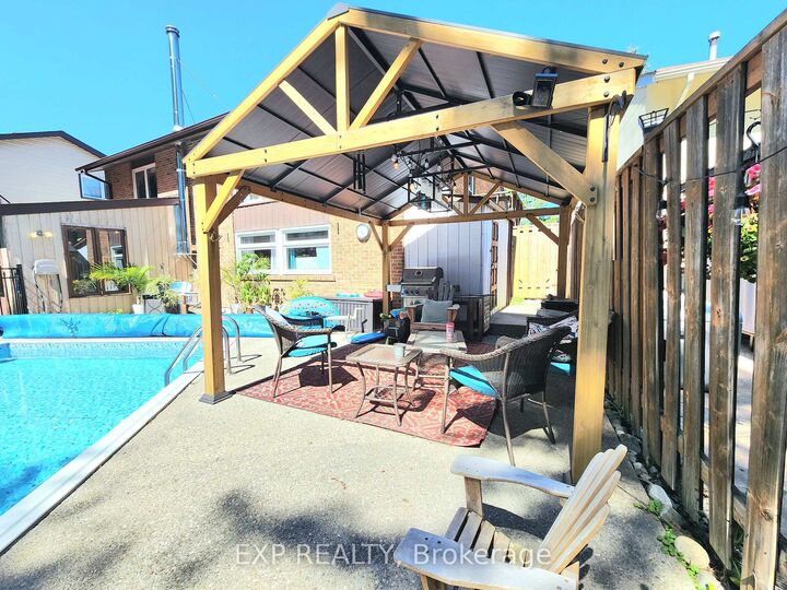 Property Photo: 2832 Windwood Drive ON L5N 1W7