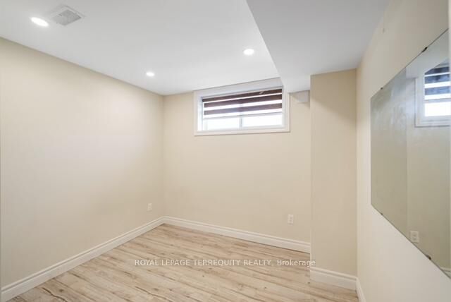 Photo de la propriété:  1 Devineridge Avenue  ON L1Z 0T3 