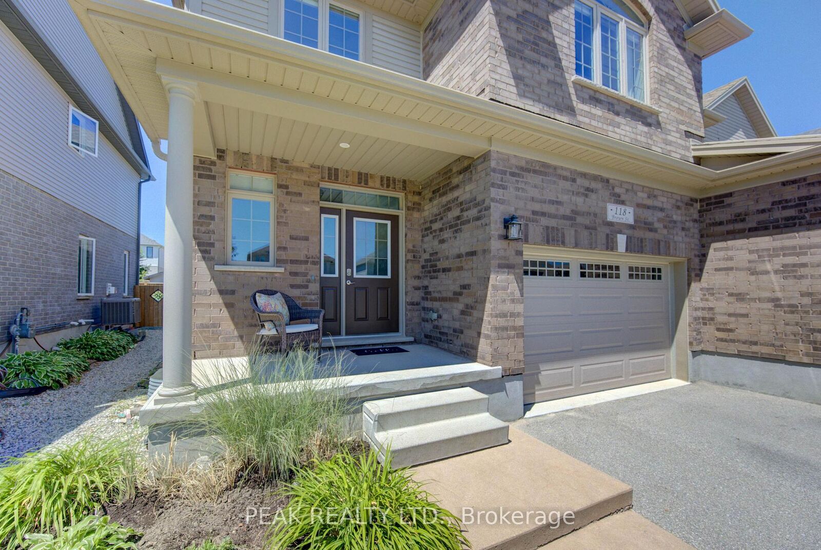 Property Photo:  118 Brown Street  ON N5A 0B8 