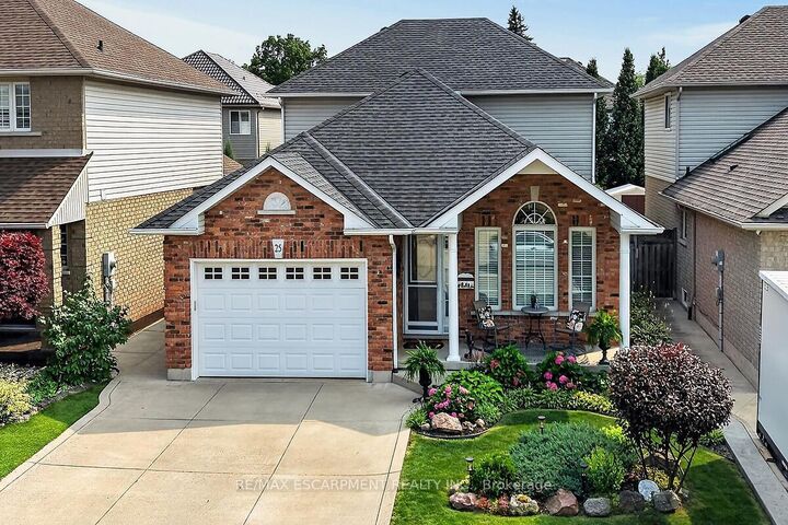 25 Eric Burke Court — photo 1