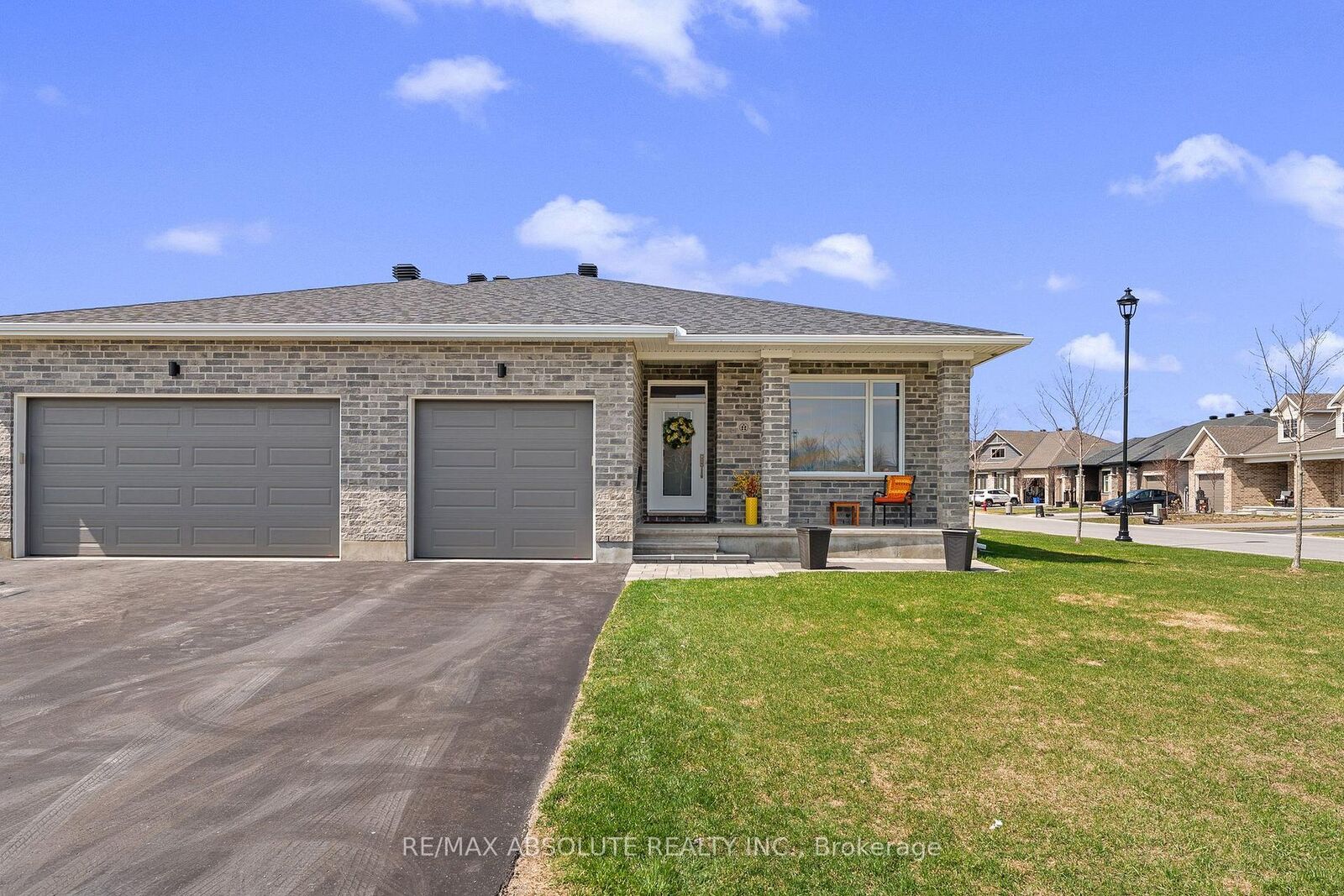Property Photo:  22 Ernie Godin Way  ON K7S 0J5 