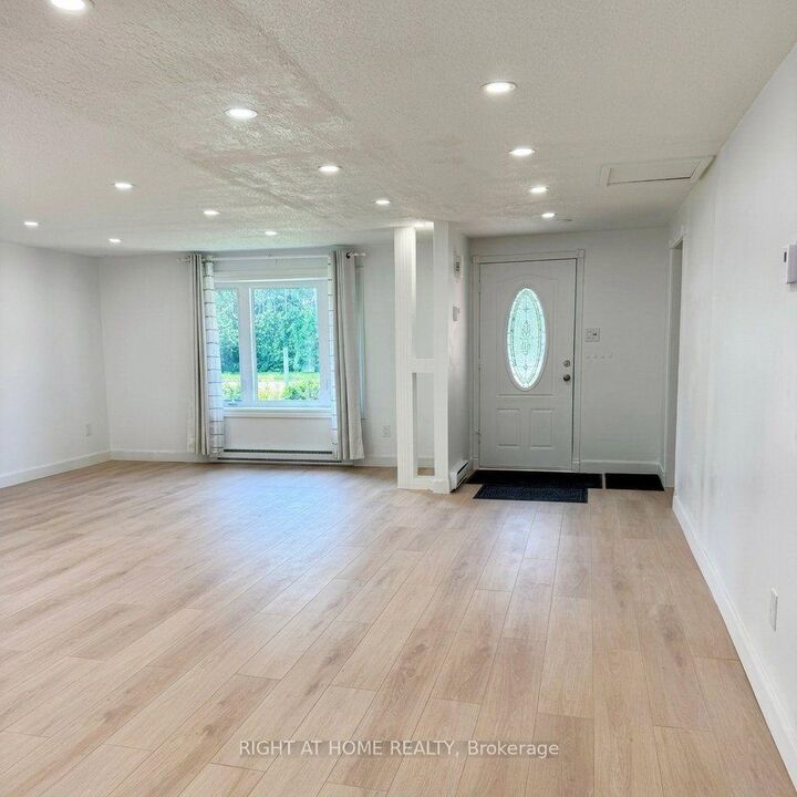 Property Photo: 321 Sunnidale Road Main ON L4N 5R1
