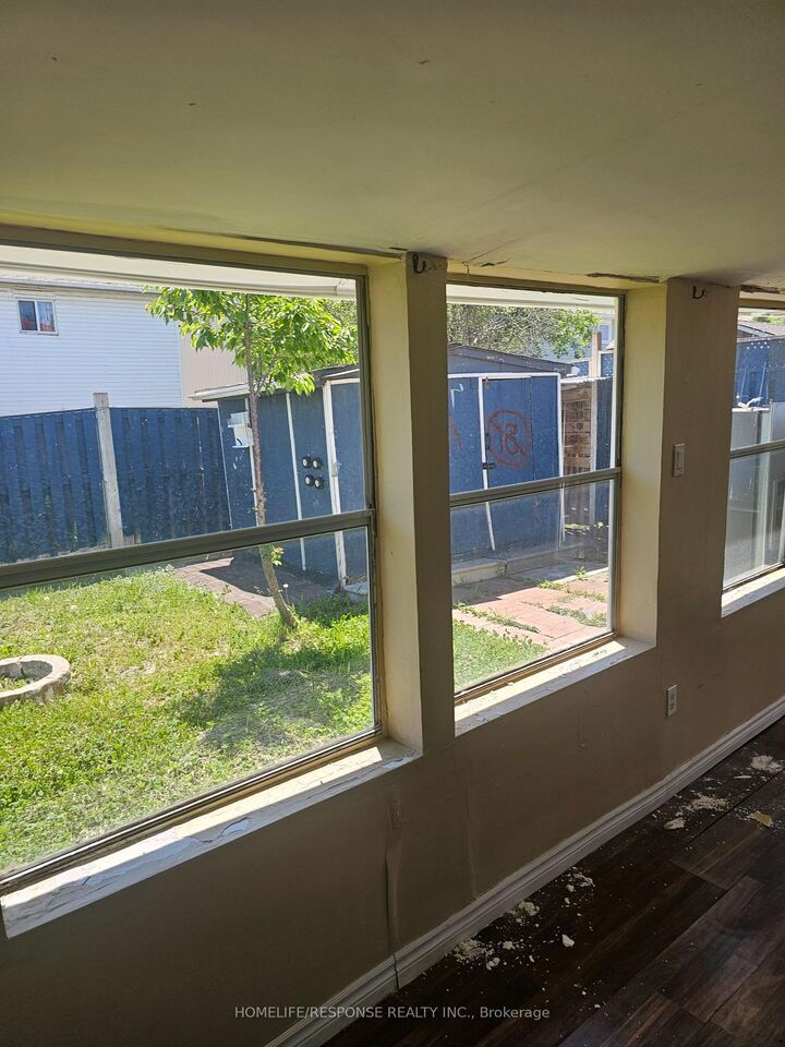 Property Photo: 6 Gold Finch Court ON L6S 2K7