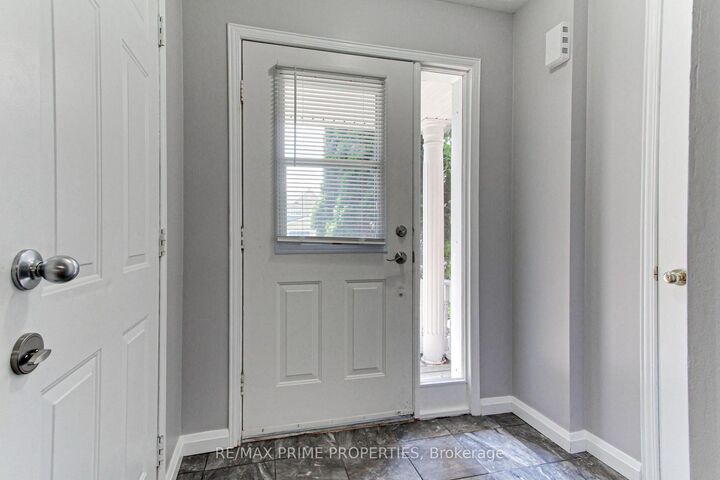 Property Photo: 85 Lyfytt Crescent ON L4N 7X5
