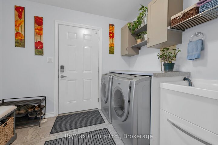 Property Photo: 5 Hickory Court ON K0K 1H0