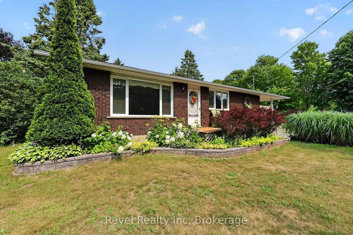 Photo de la propriété:  459 Cedar Point Road  ON L9M 0J5 