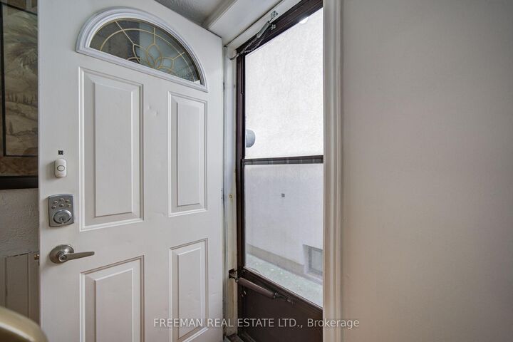 Property Photo:  723 Euclid Avenue Bsmt  ON M6G 2V1 