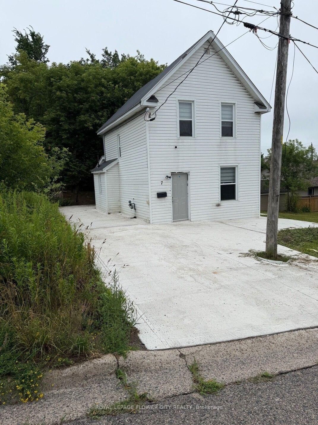 Property Photo: 7 Hearst Street ON P6B 1J6
