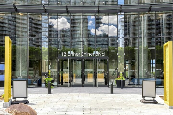 Property Photo: 18 Esther Shiner Boulevard 3102 ON M2K 0J7
