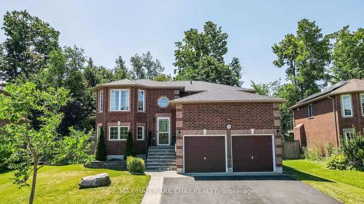 Property Photo: 94 Sandringham Drive ON L4M 7J5