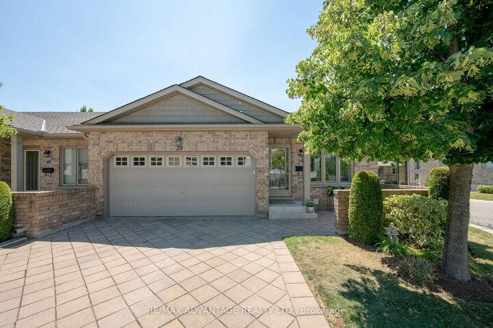 Property Photo: 620 Thistlewood Drive 39 ON N5X 0A9