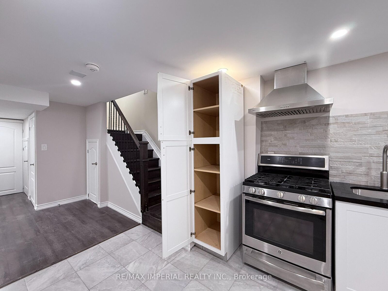 Property Photo:  17 Deerwood Crescent  ON L4E 4B8 