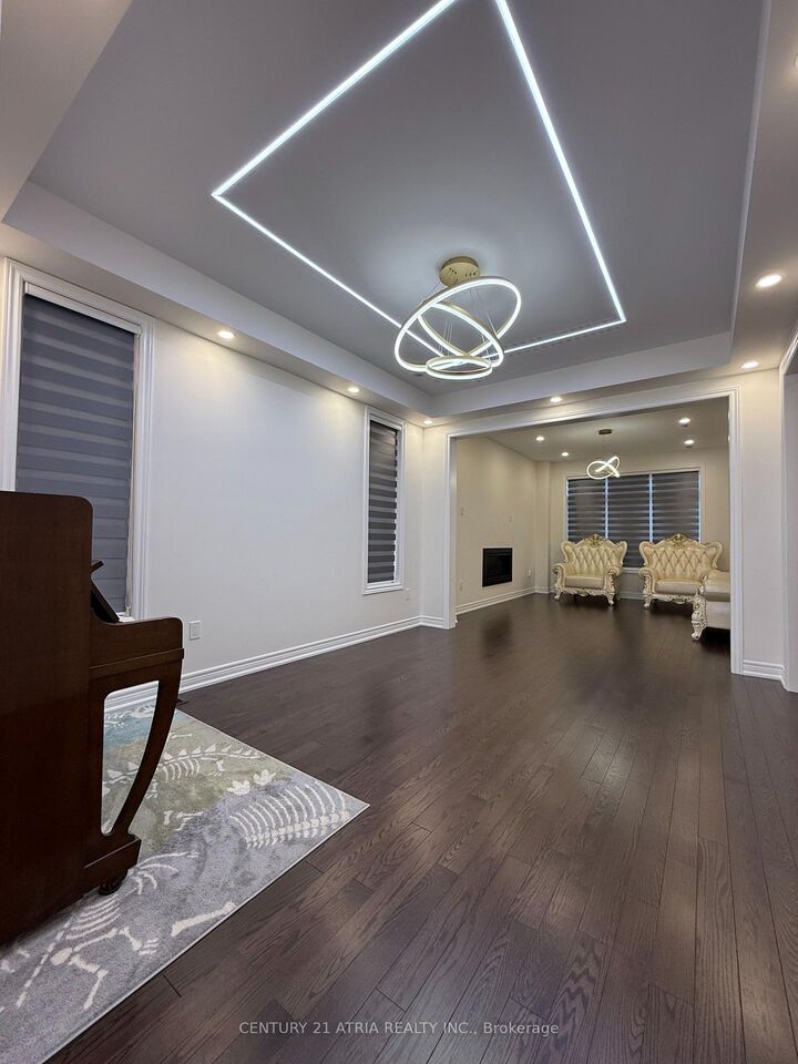 Property Photo:  345 Silk Twist Drive  ON L9N 1R8 