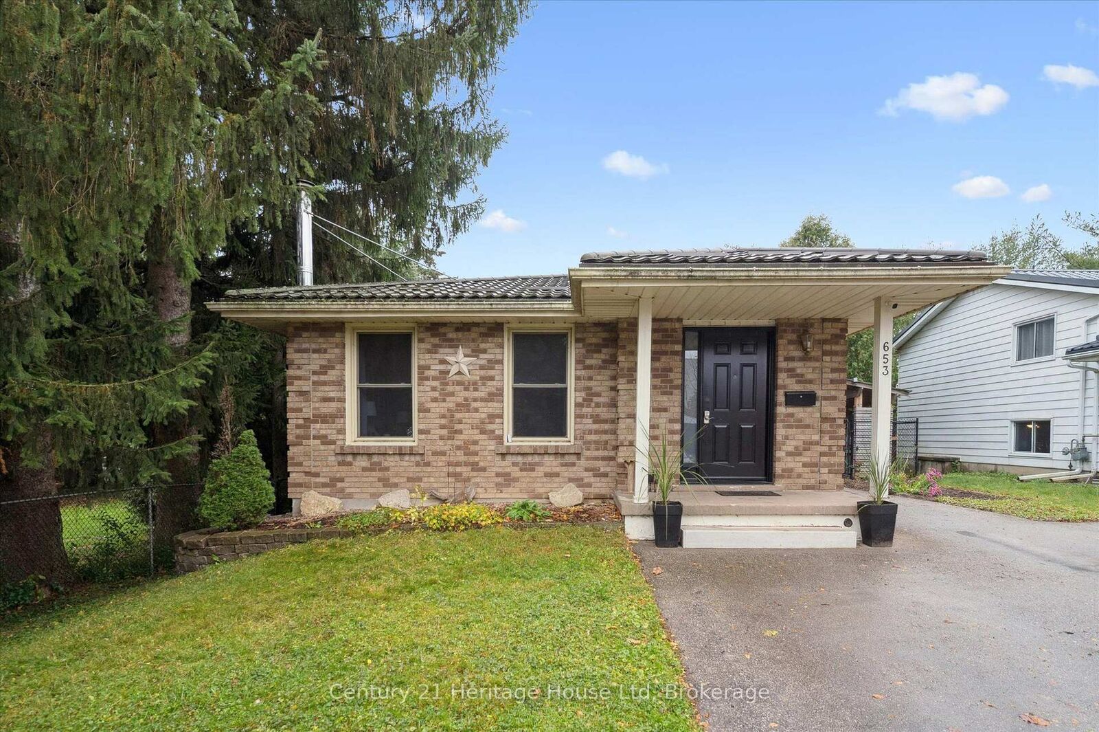 Property Photo:  653 Perry Street  ON N1M 2R5 