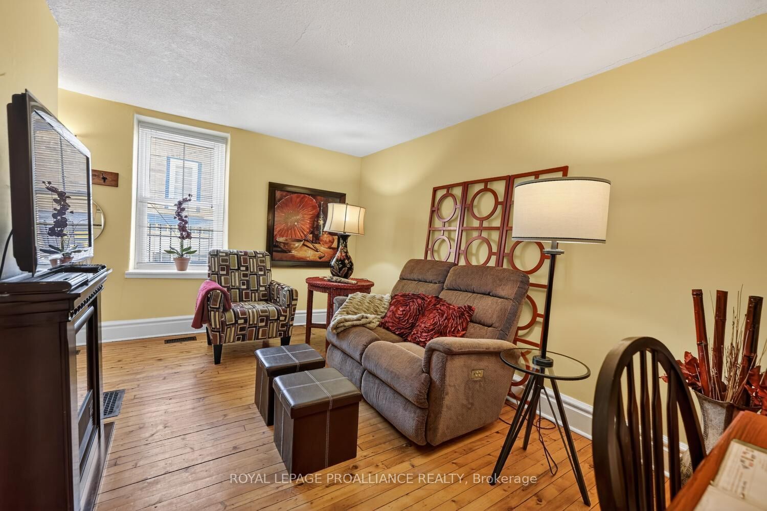 Property Photo: 34 Water Street W ON K6V 3L3