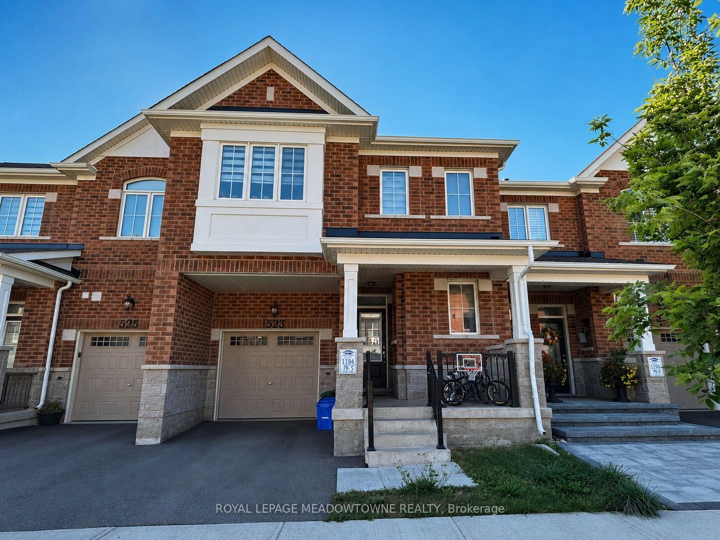 Property Photo: 523 Bellflower Court ON L9E 1W5