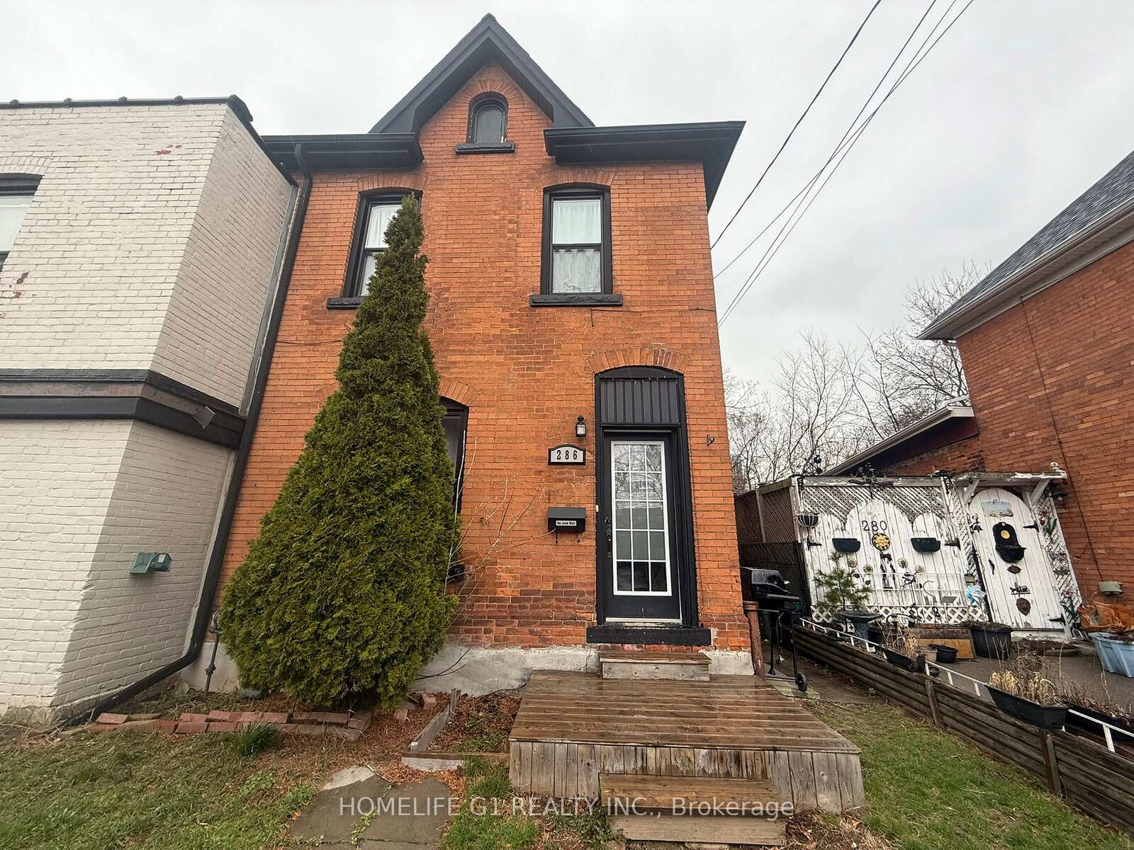 Property Photo:  286 Hunter Street W  ON L8P 1S3 