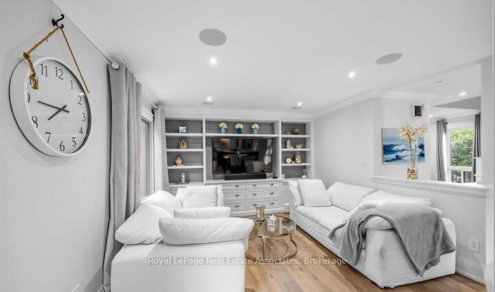 Property Photo: 6760 Dolmage Court ON L5N 4V9
