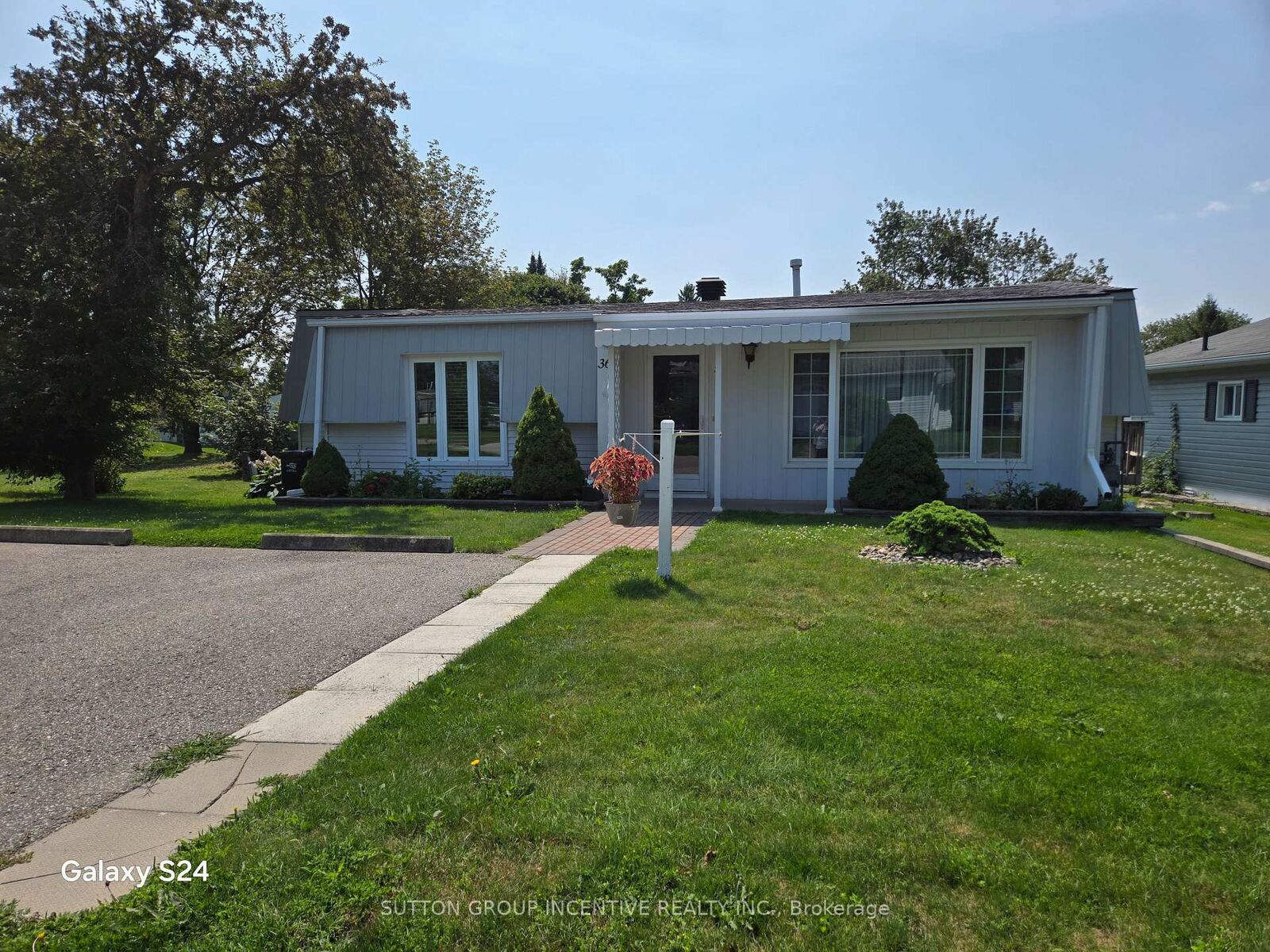 Property Photo:  36 Weeping Willow Drive  ON L9S 1P1 