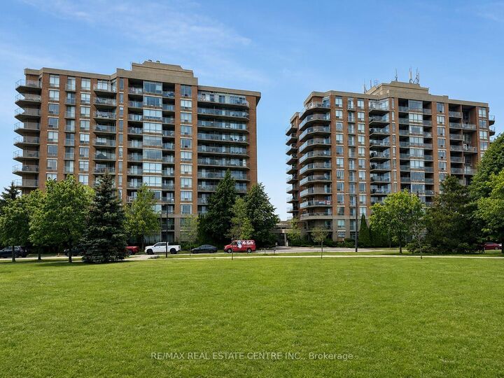 Property Photo: 1140 Parkwest Place 302 ON L5E 3K9