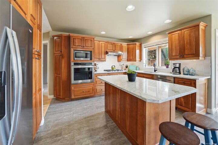 Property Photo: 1096 Aery View Way BC V9P 2N9