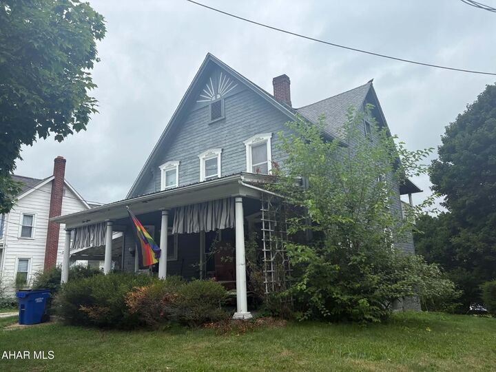 Property Photo:  415 E Penn Street  PA 15522 