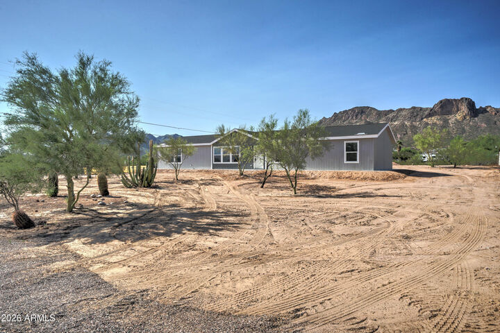 Property Photo: 1170 W Frontier Street AZ 85120