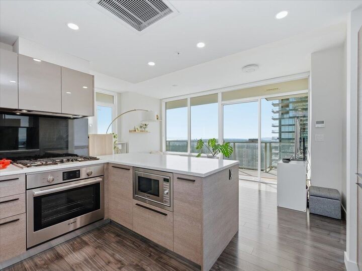 Property Photo: 6383 McKay Avenue 3005 BC V5H 0H8