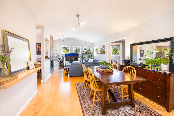 1528 Bowser Avenue 303 — photo 1
